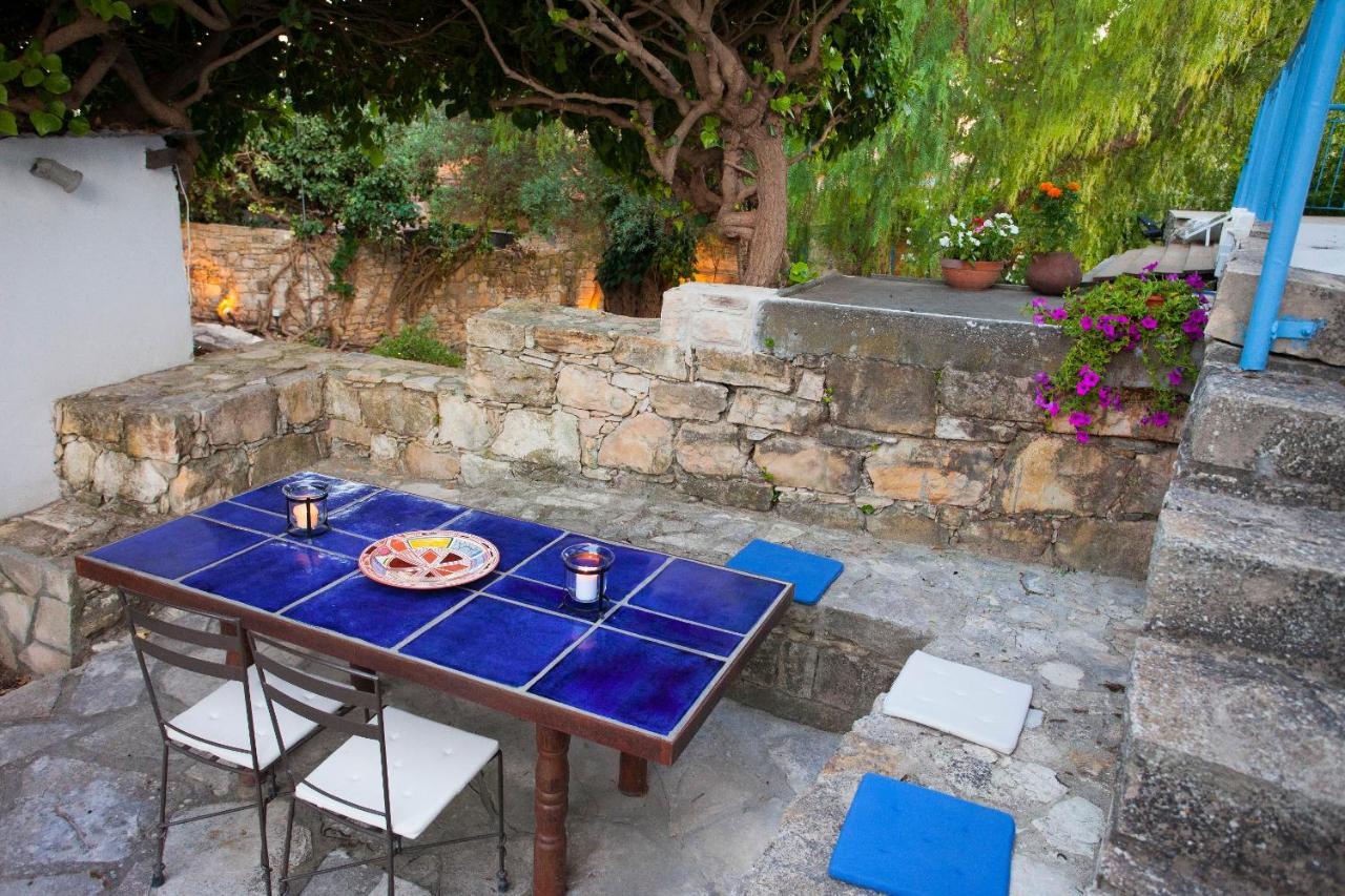 Cecilias Courtyard Guest House Malya Exterior foto