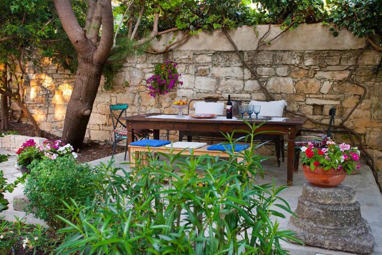 Cecilias Courtyard Guest House Malya Exterior foto